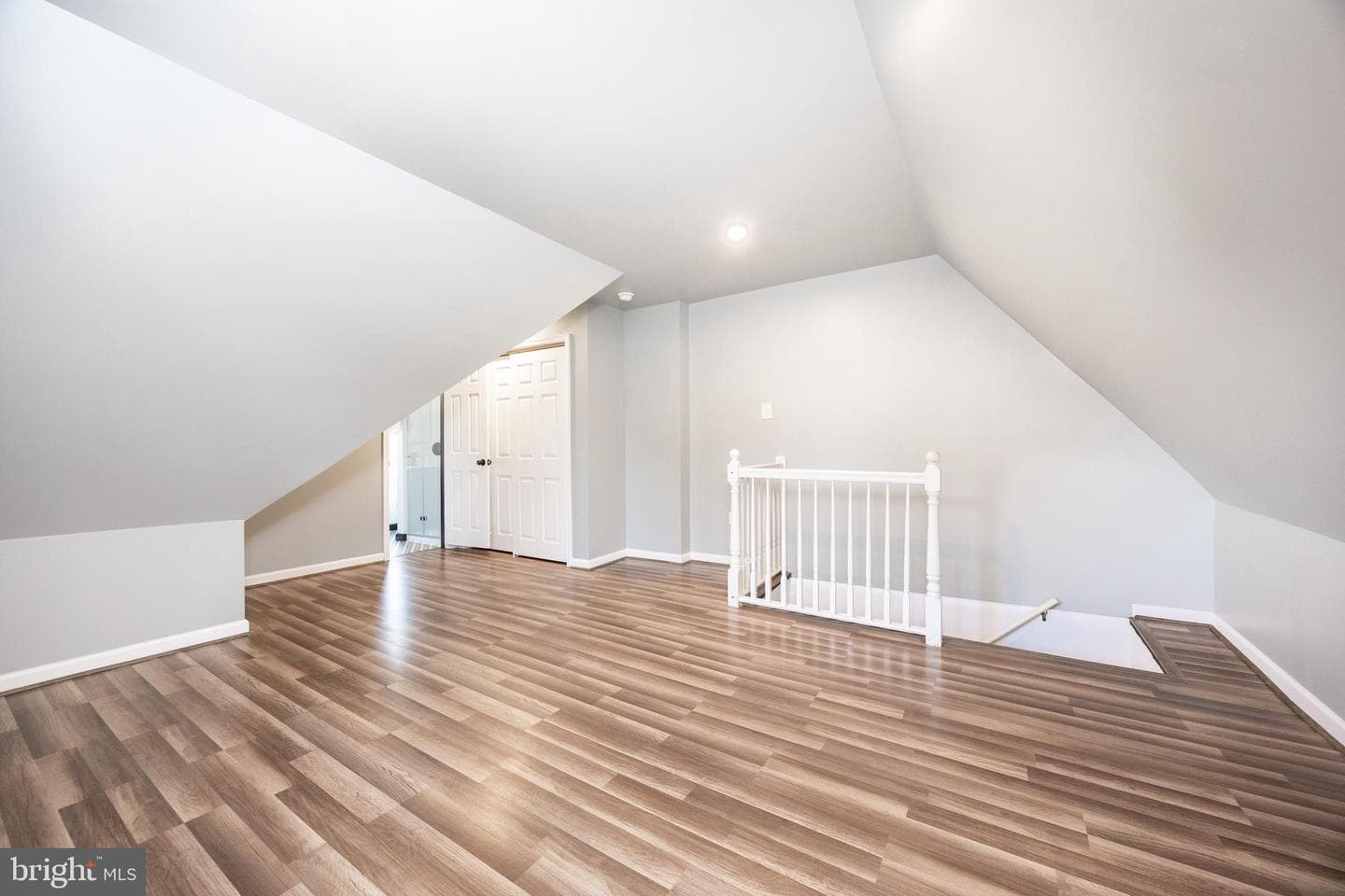 515 Heckel Avenue photo 27