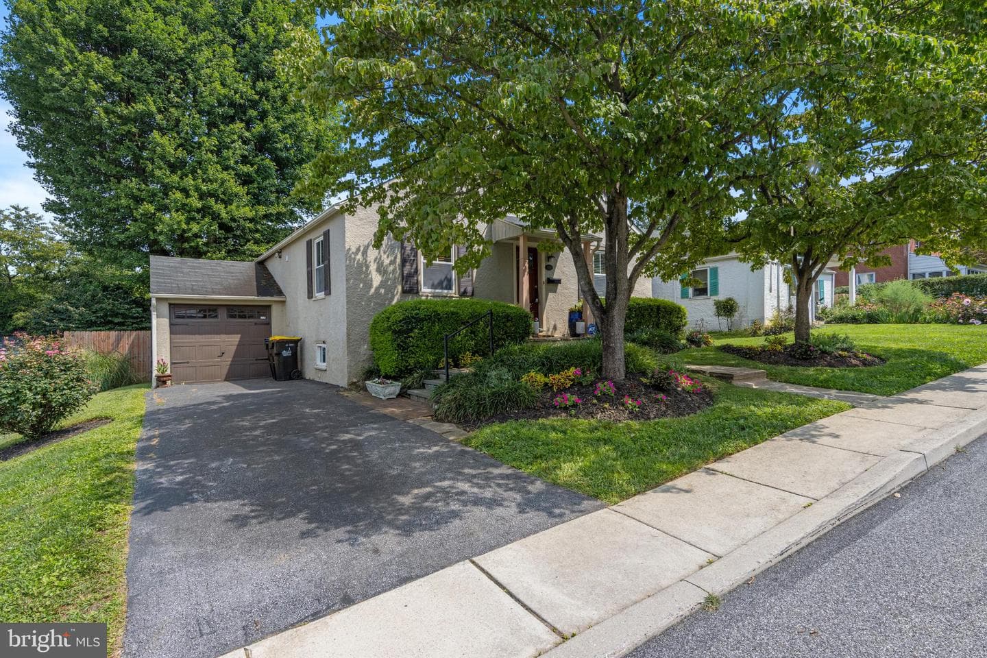 831 Taylor Street photo 3