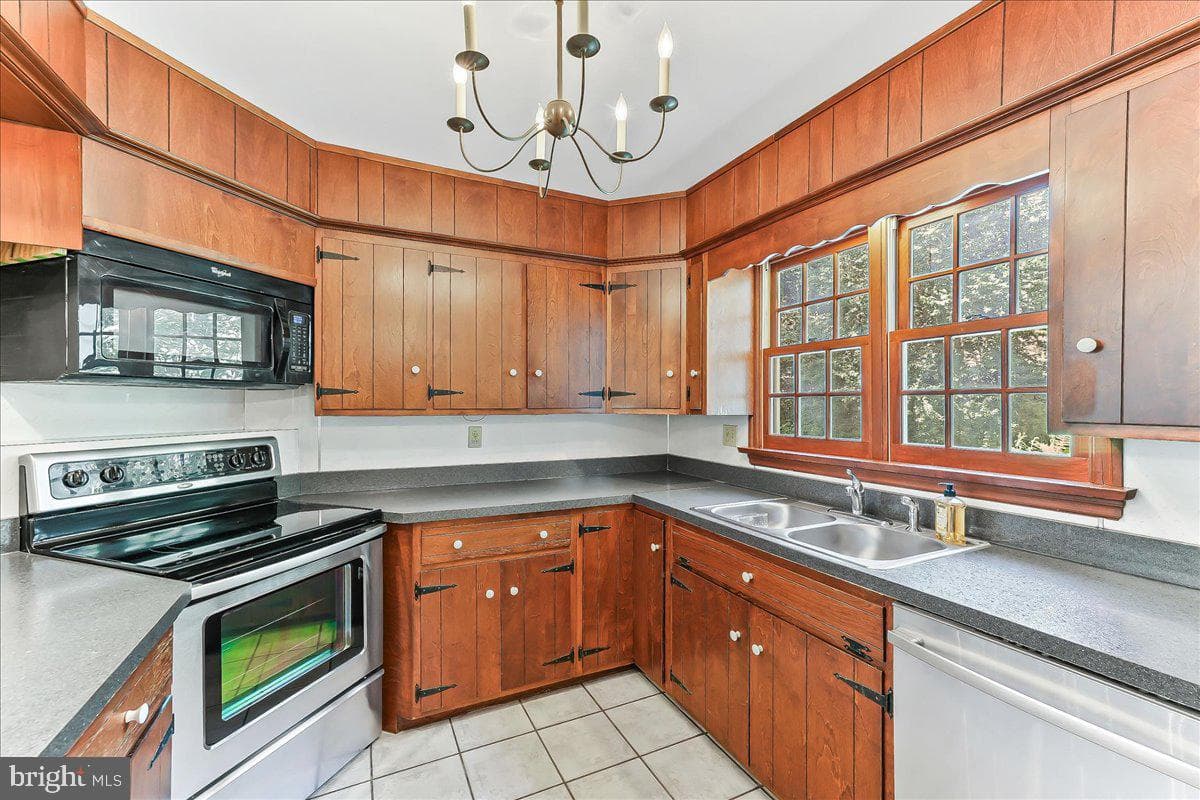 72 E Highland Road photo 13
