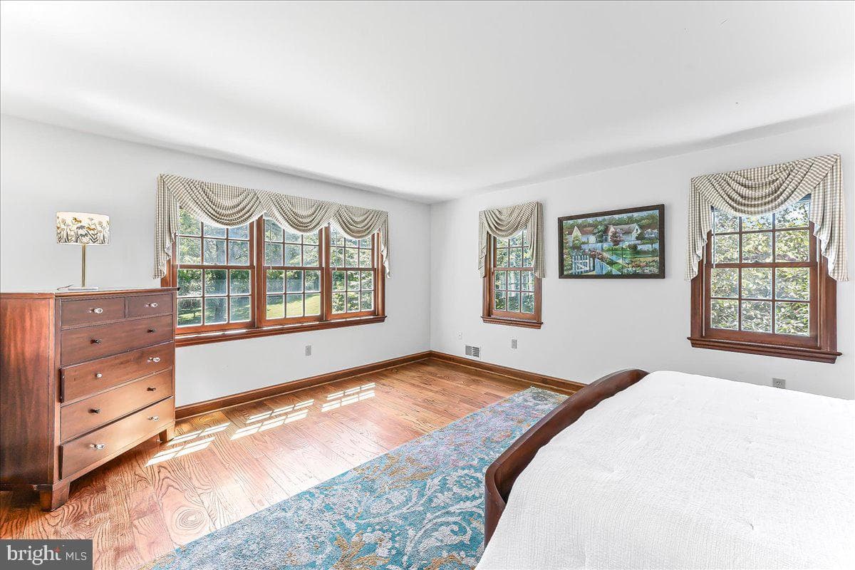 72 E Highland Road photo 17