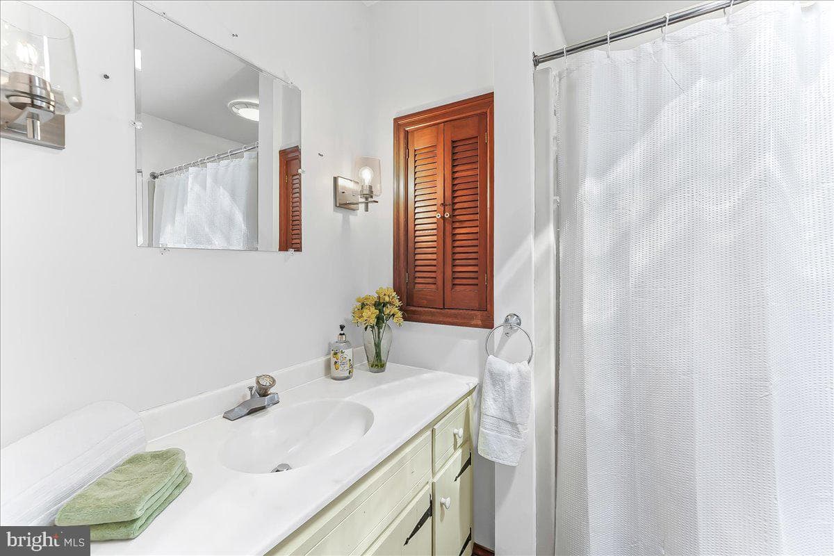 72 E Highland Road photo 23