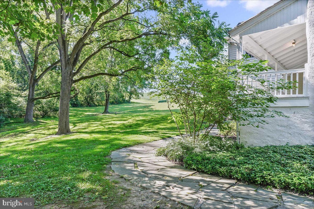 72 E Highland Road photo 3