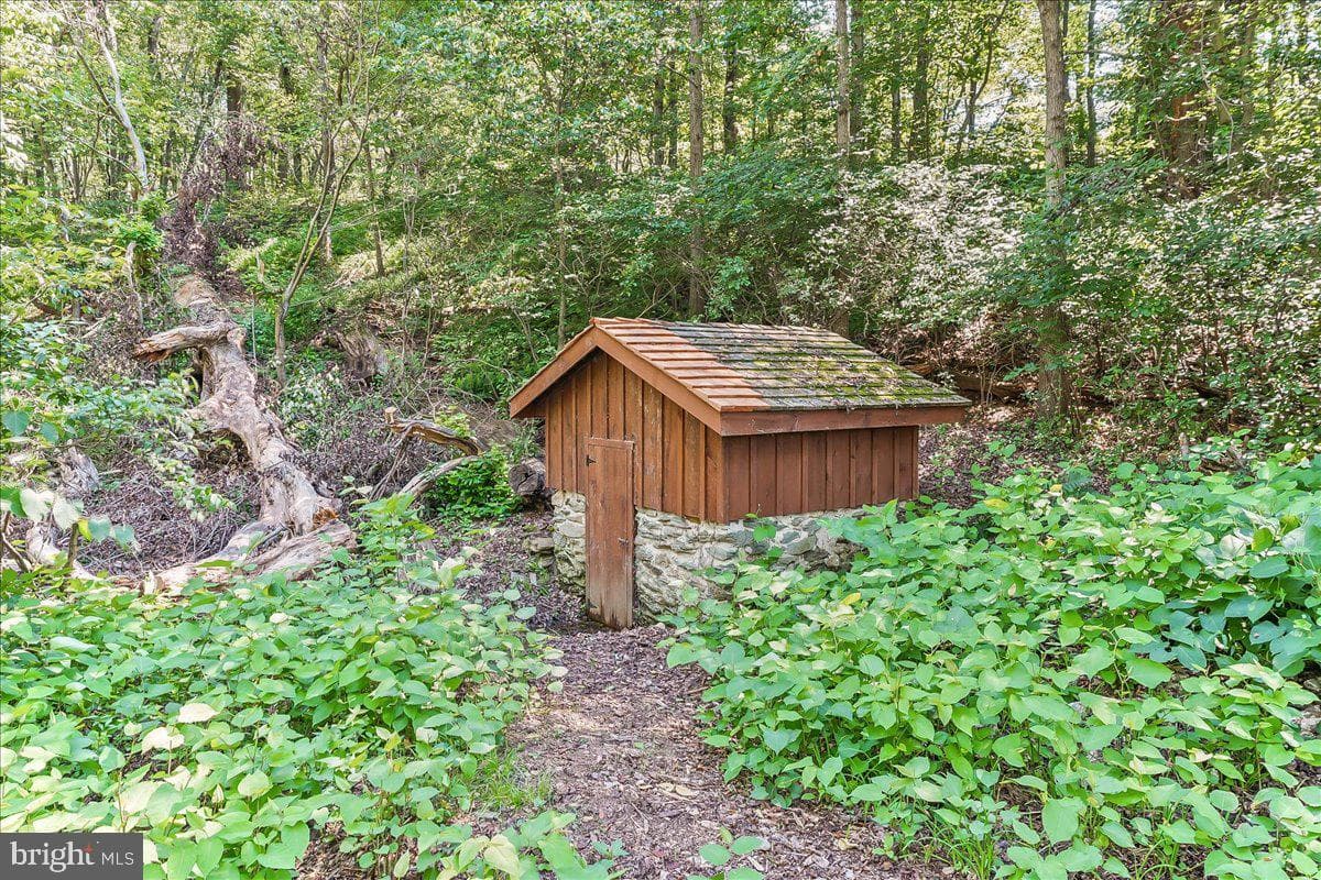 72 E Highland Road photo 30