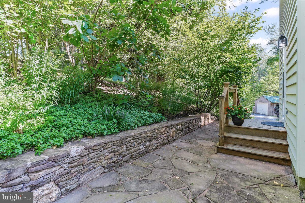 72 E Highland Road photo 34