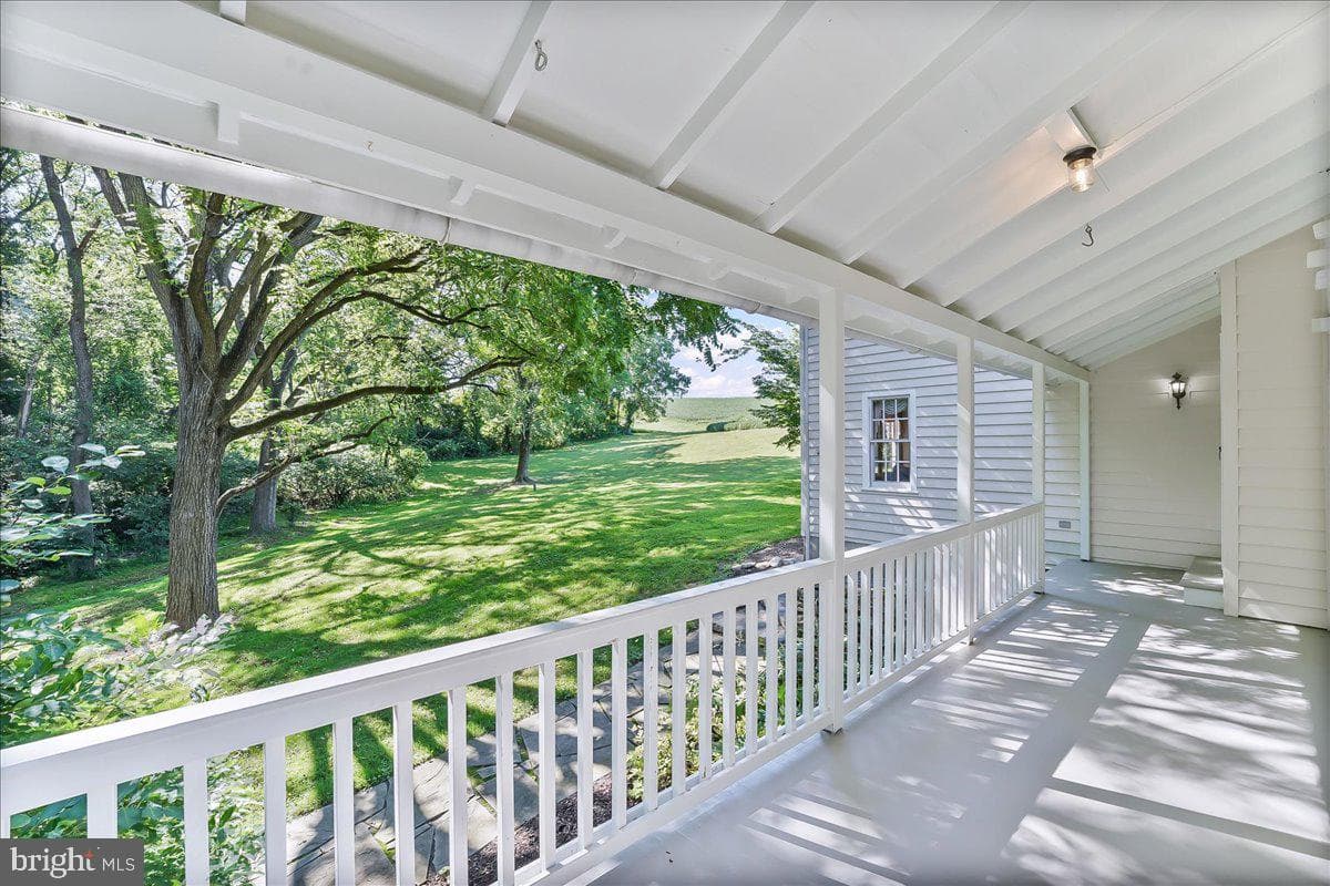 72 E Highland Road photo 35