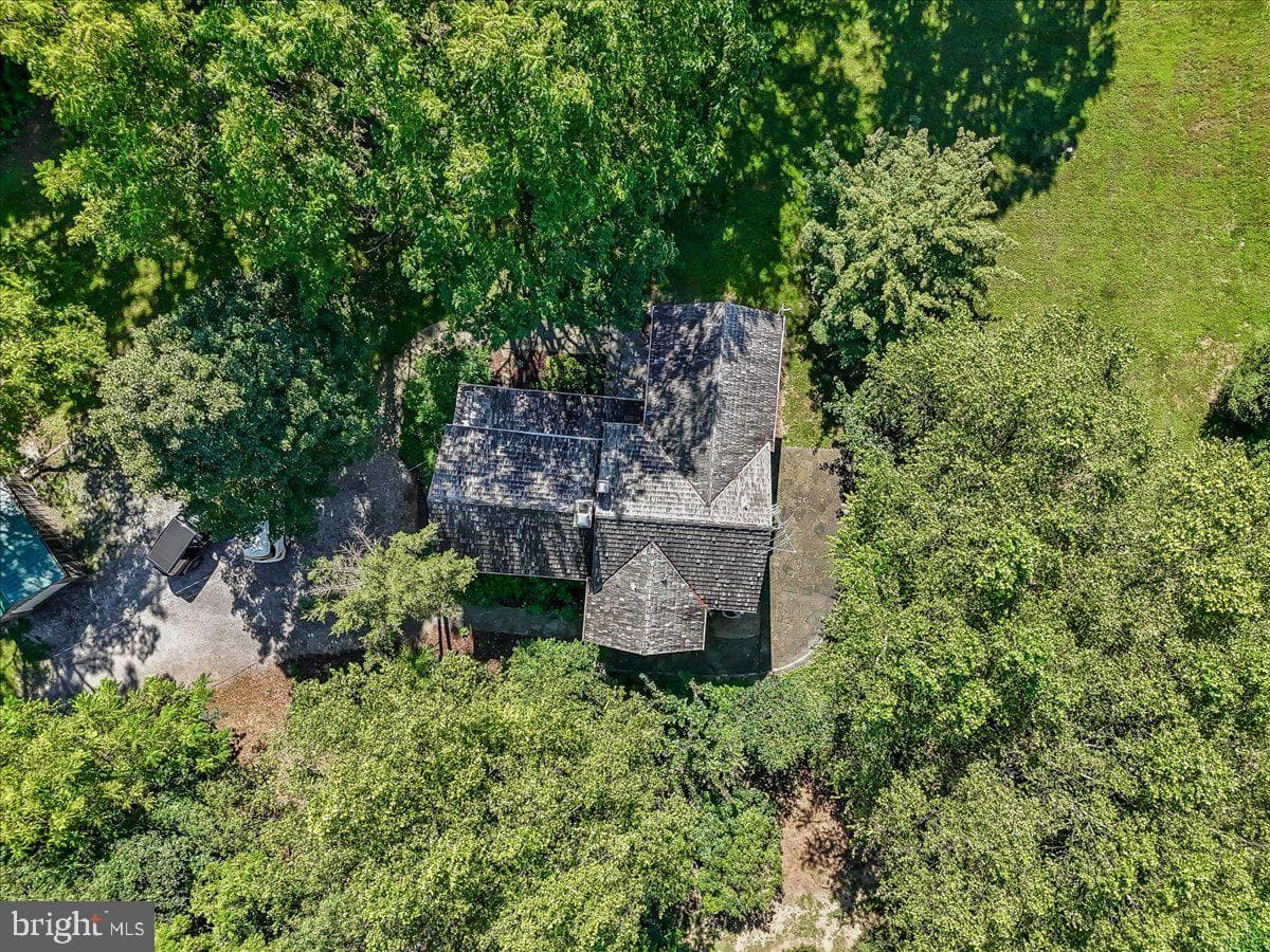 72 E Highland Road photo 36