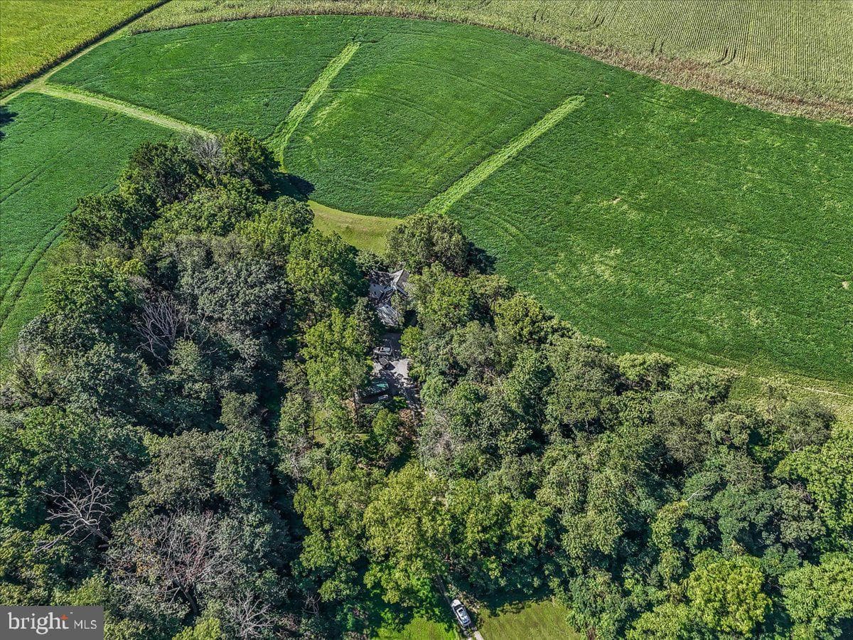 72 E Highland Road photo 37