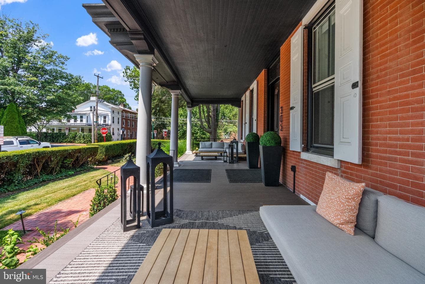 305 S Walnut Street photo 2