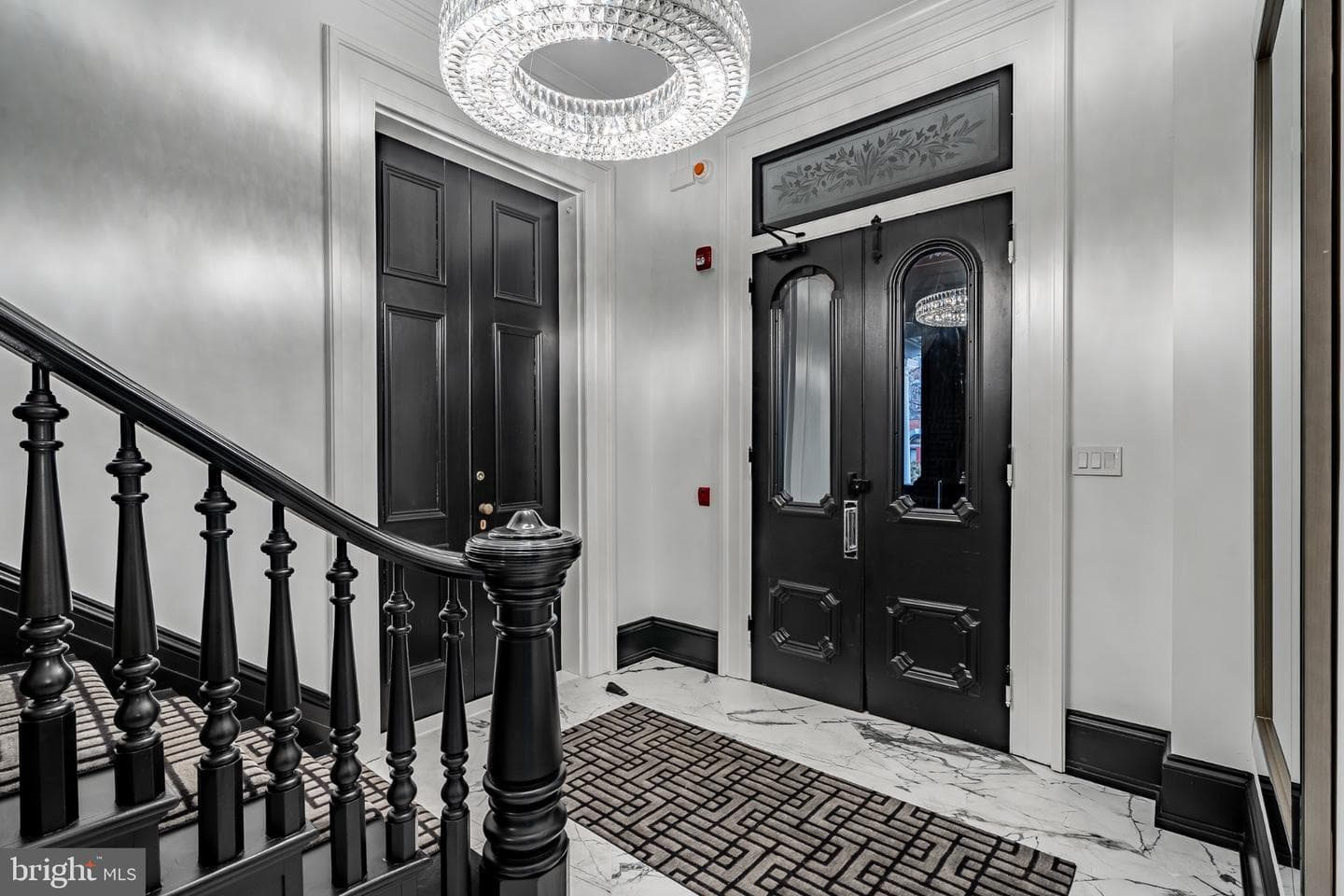 305 S Walnut Street photo 3
