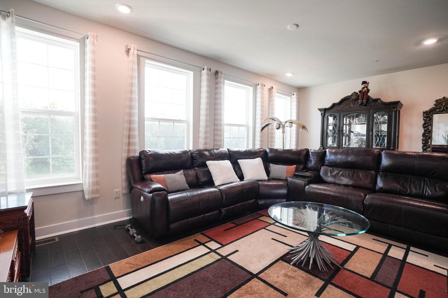 103 Livingston Lane photo 3