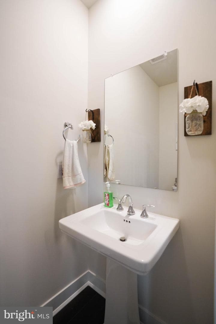 103 Livingston Lane photo 9