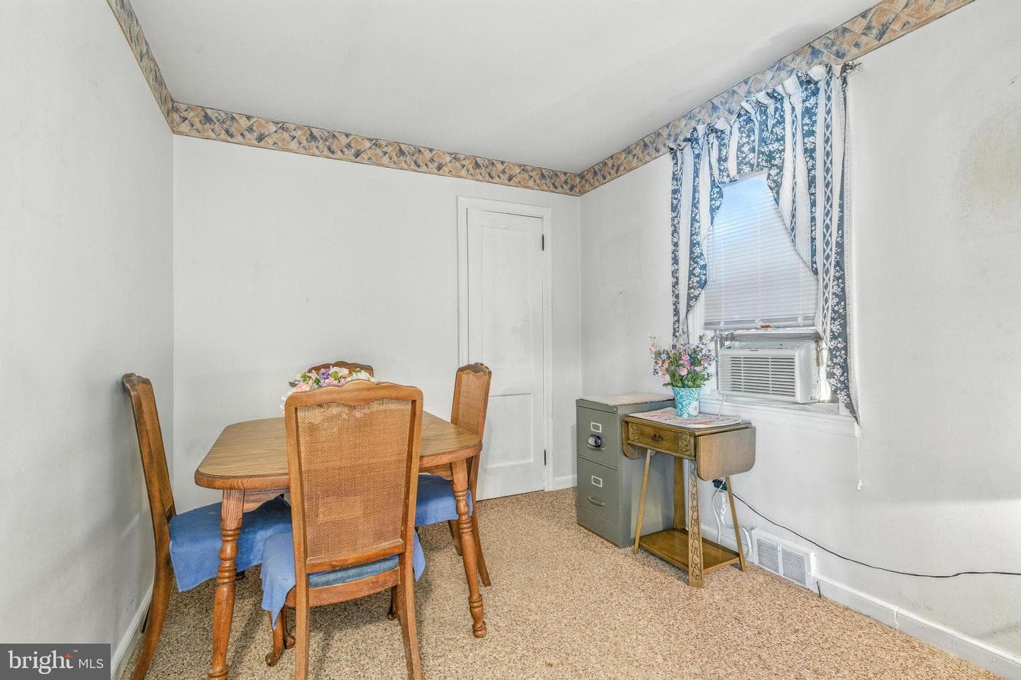61 Lincoln Avenue photo 11