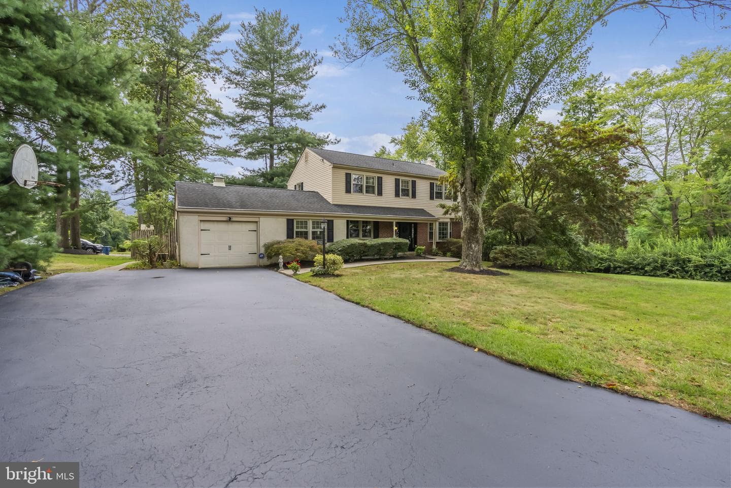 712 Daisy Lane photo 3