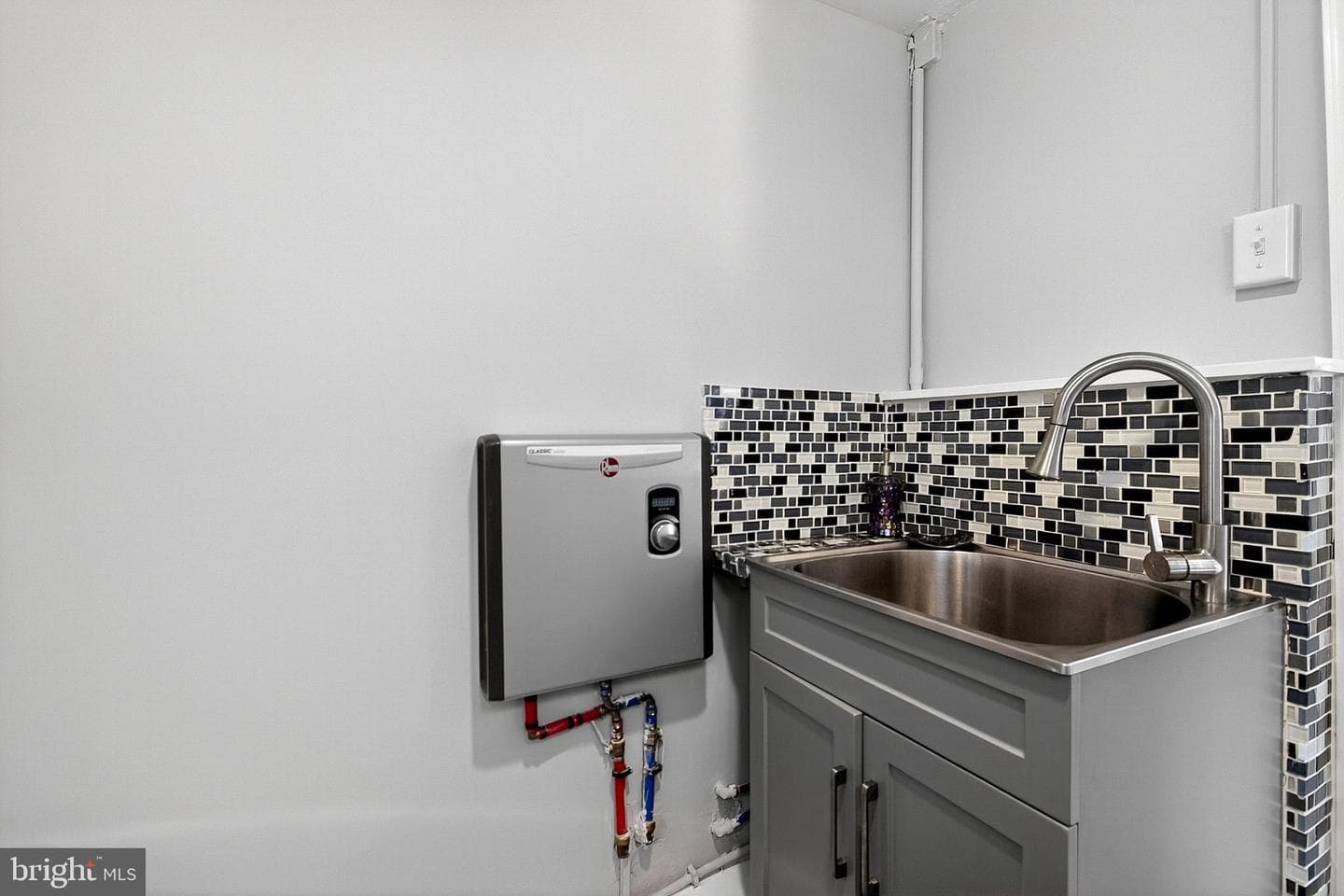 150 Seltzer Avenue photo 25