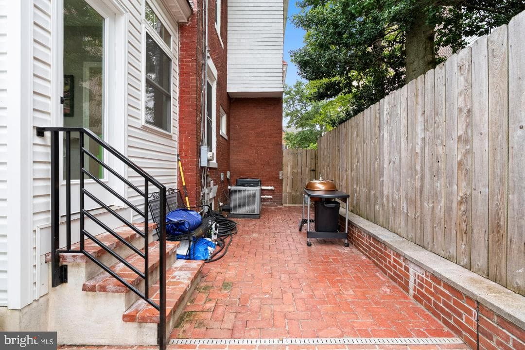 309 S Walnut Street photo 46