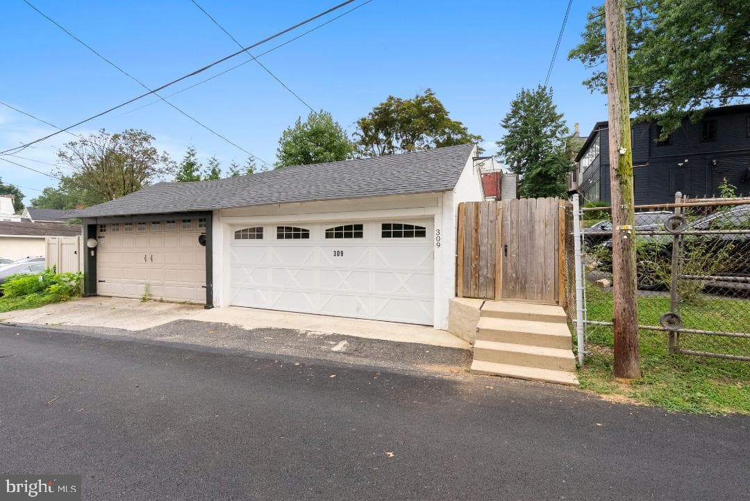 309 S Walnut Street photo 55