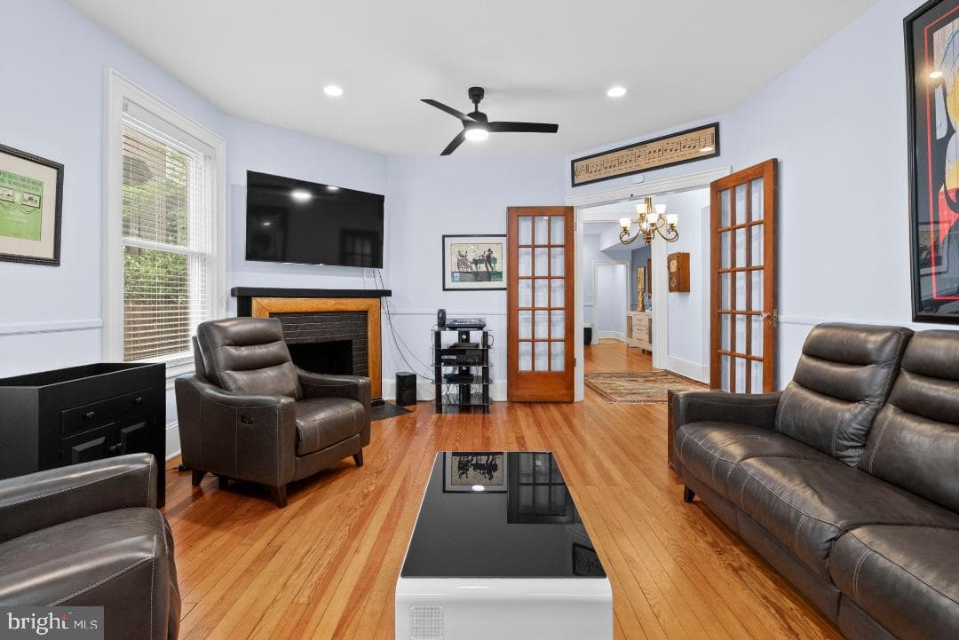 309 S Walnut Street photo 9