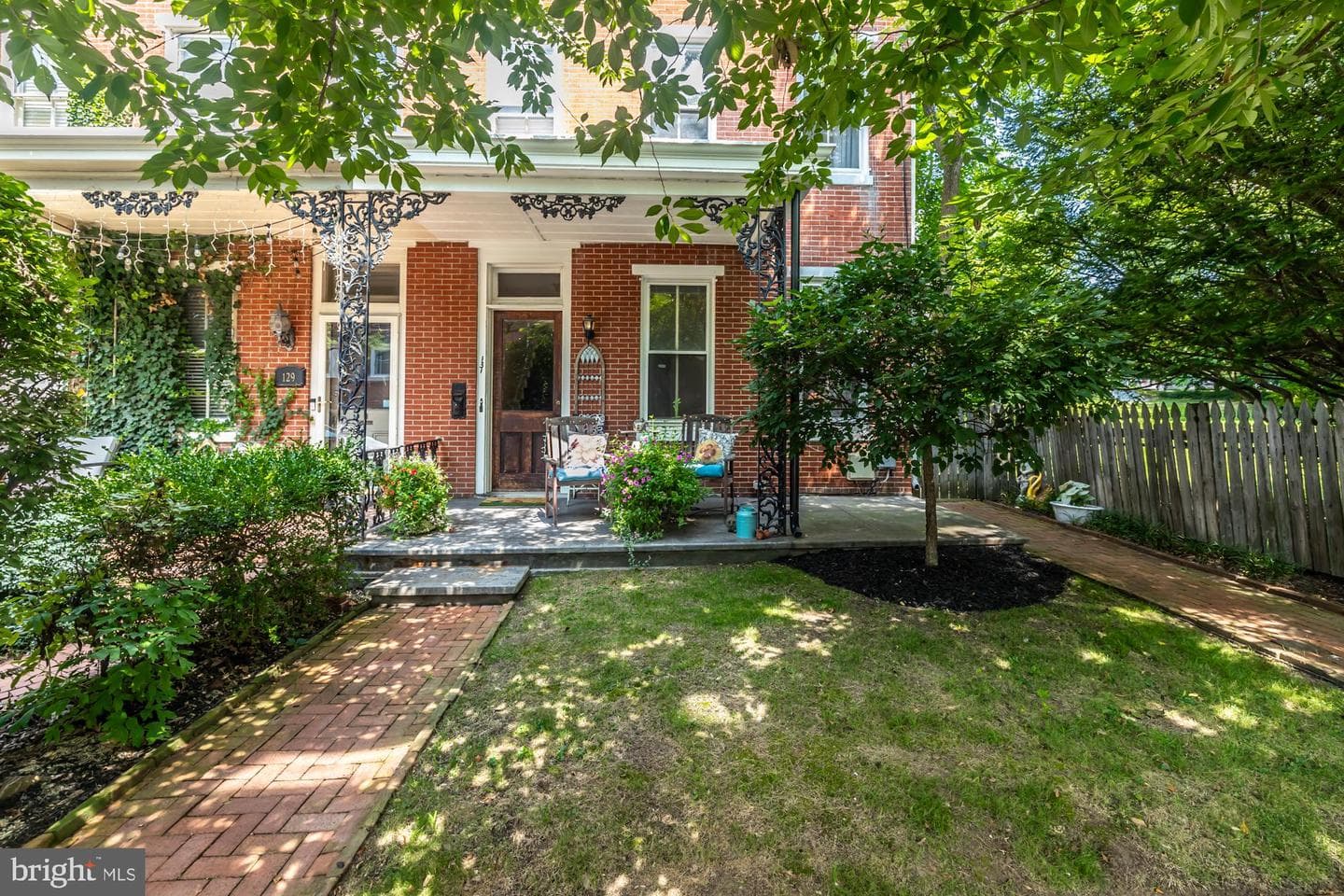 131 E Washington Street photo 1