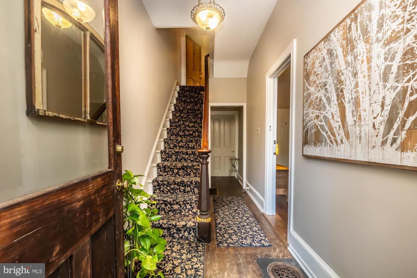 131 E Washington Street photo 5