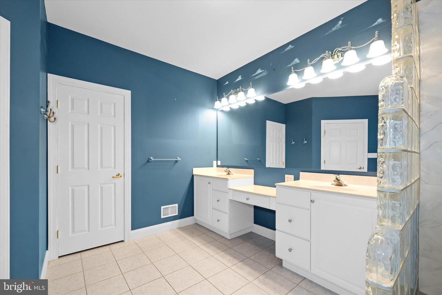 204 Brittany Drive photo 27