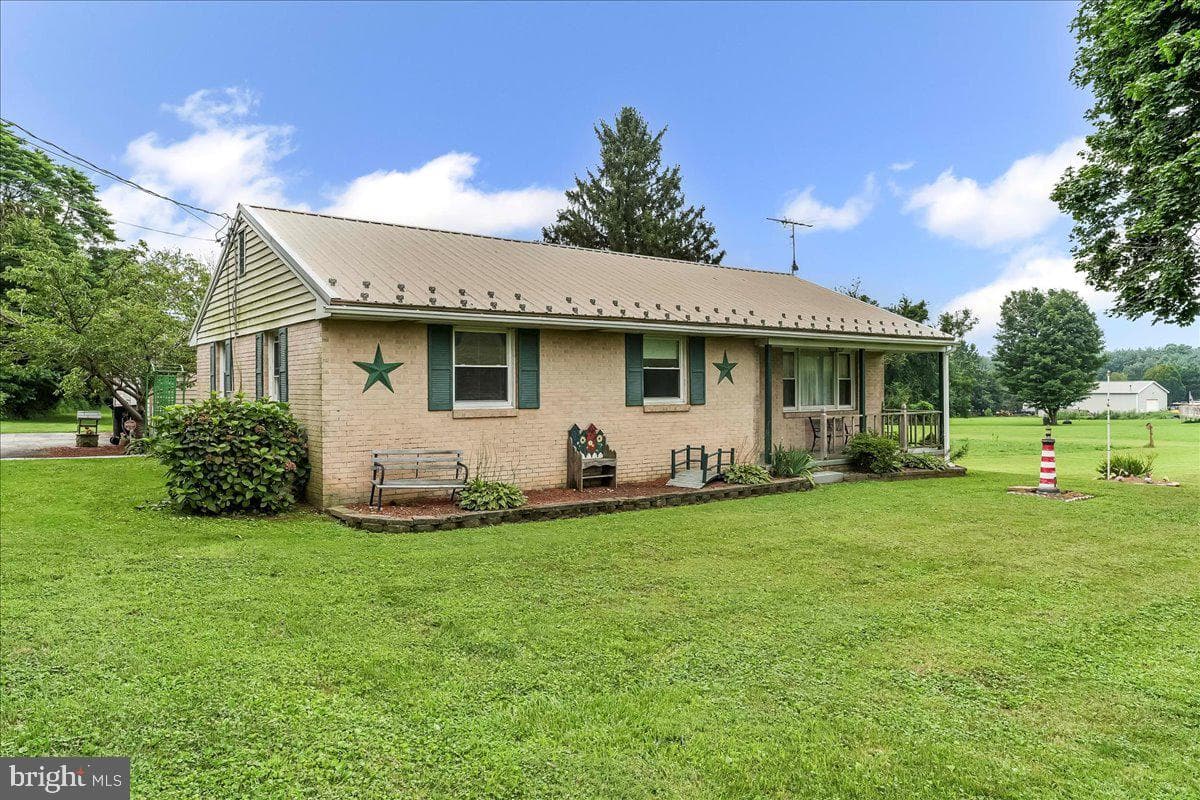 374 Street Road photo 1