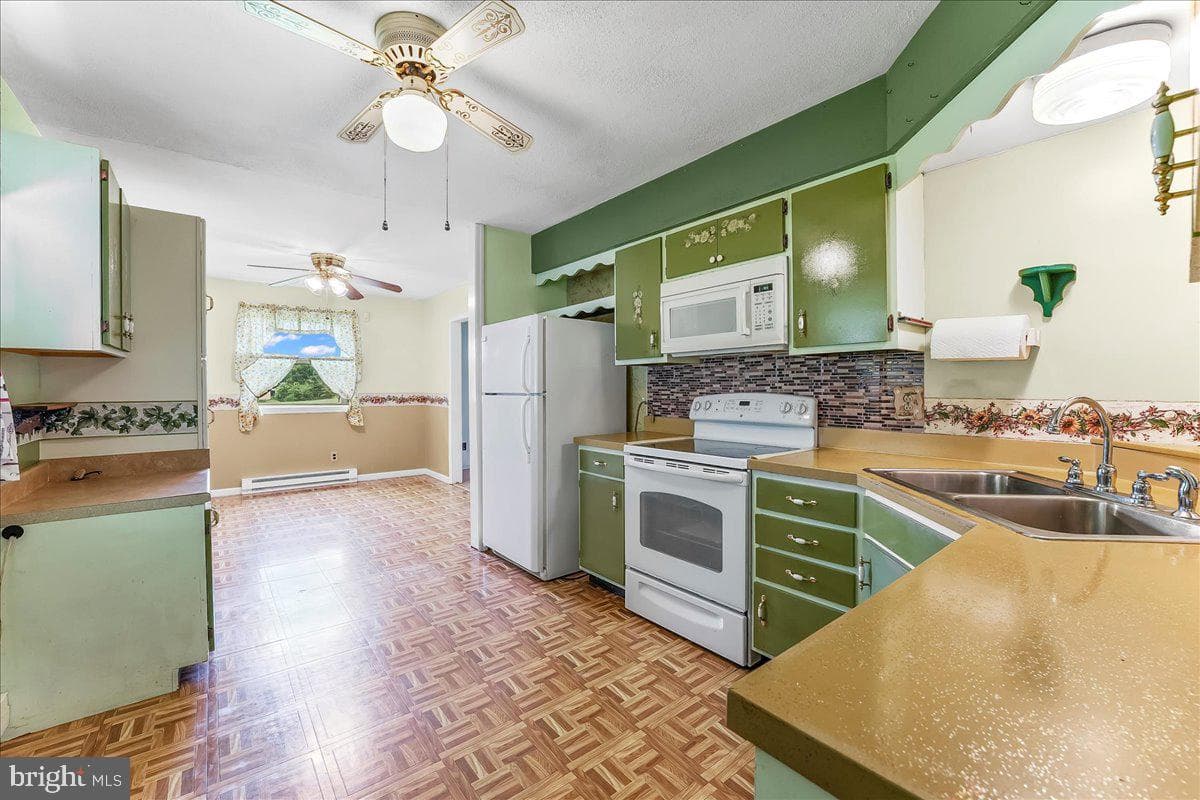 374 Street Road photo 10