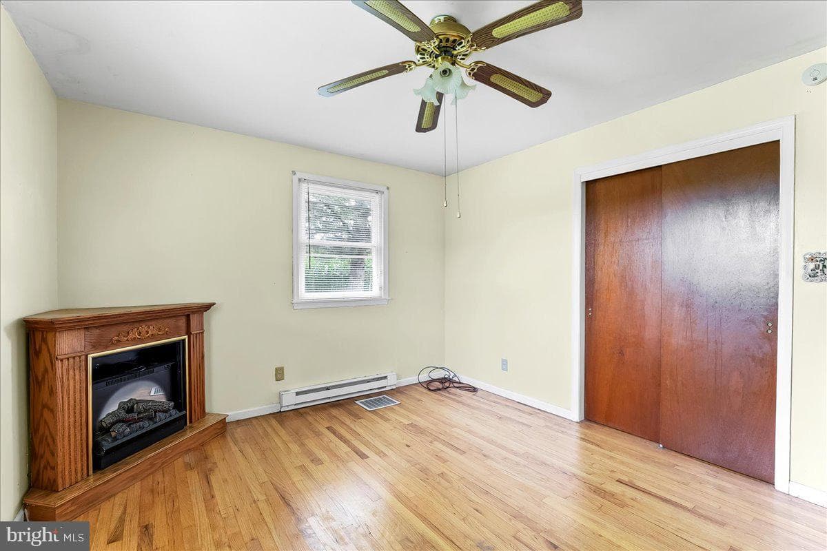 374 Street Road photo 13