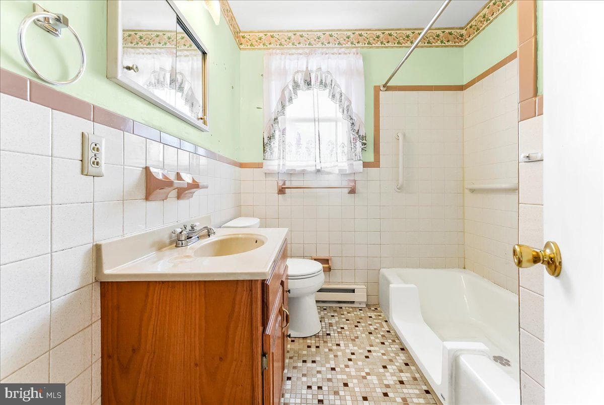 374 Street Road photo 16