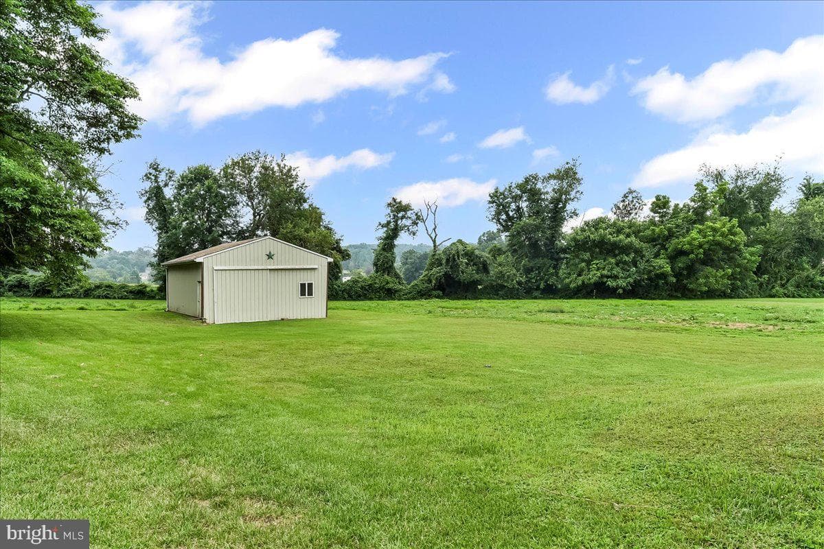 374 Street Road photo 25