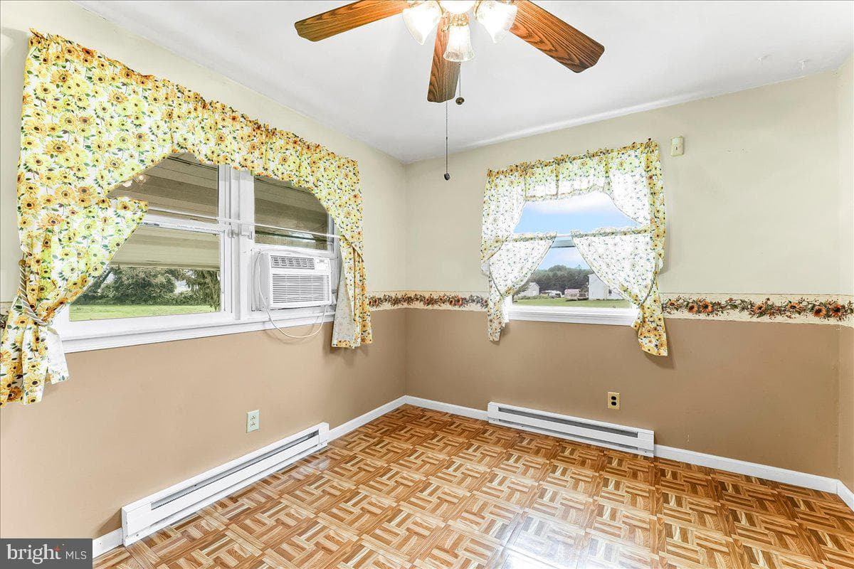 374 Street Road photo 8