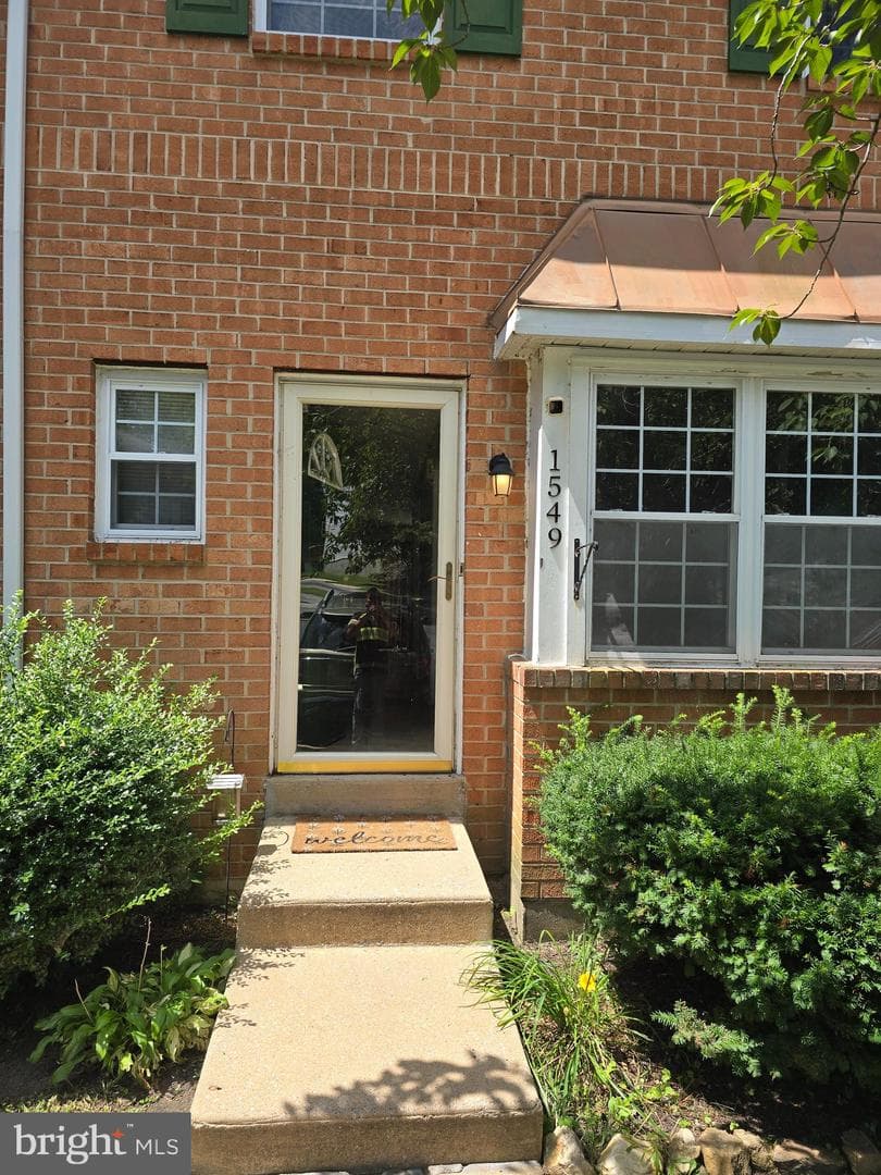 1549 S Coventry Lane photo 3