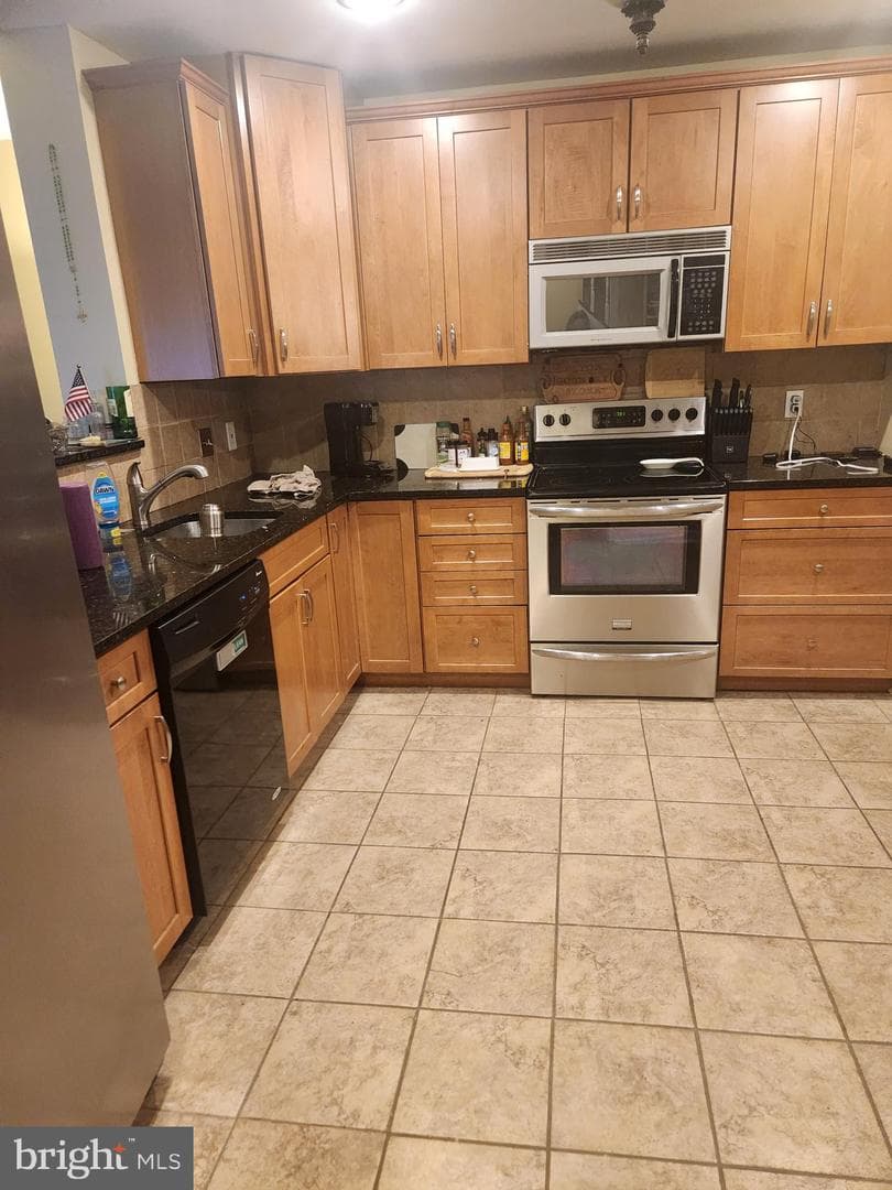 1549 S Coventry Lane photo 7
