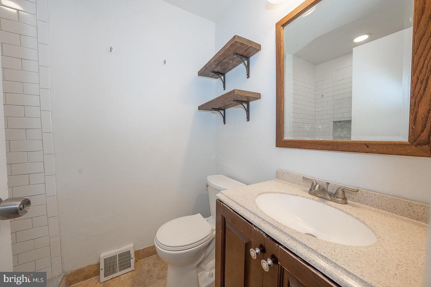 510 Lancaster Court photo 13