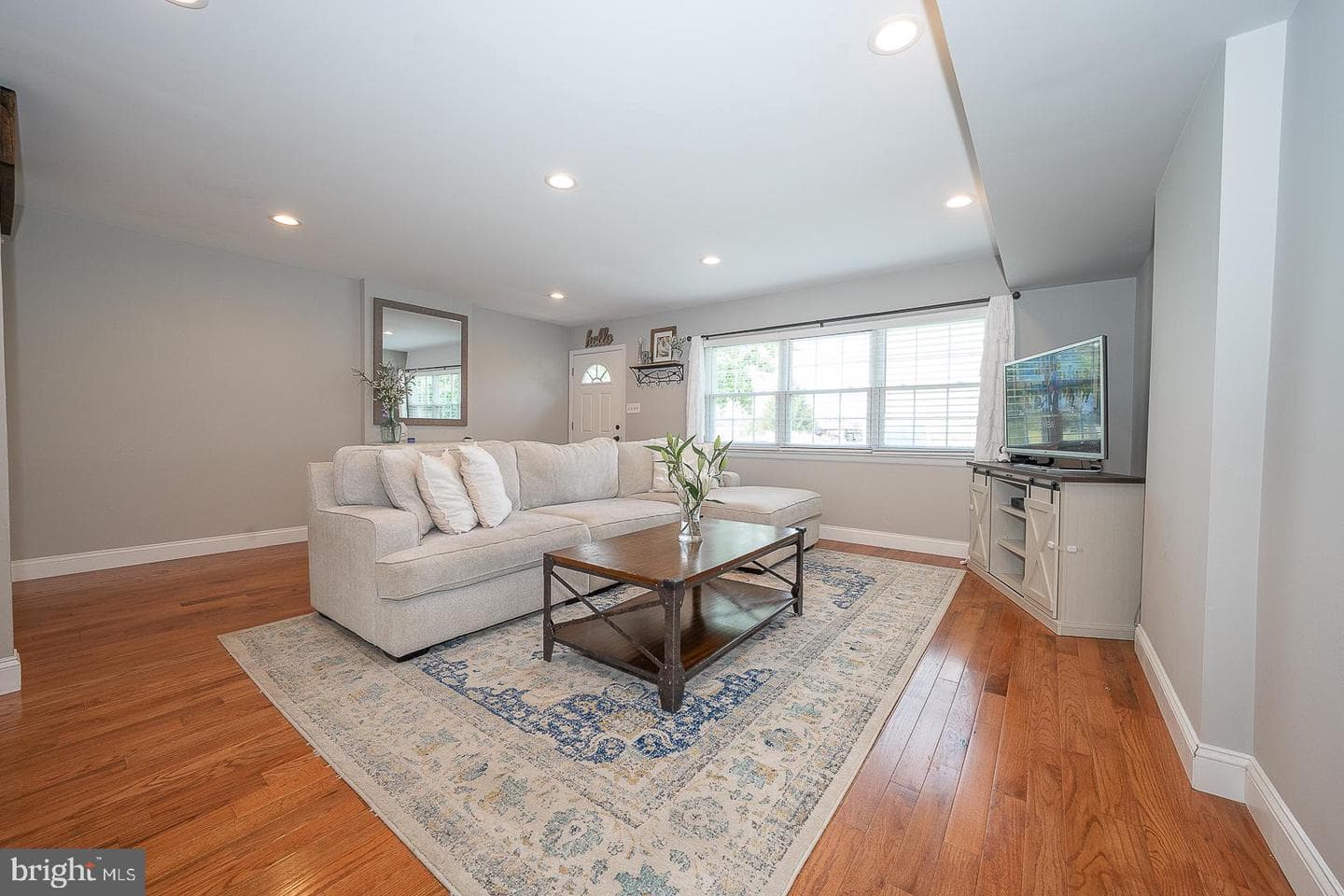 510 Lancaster Court photo 2