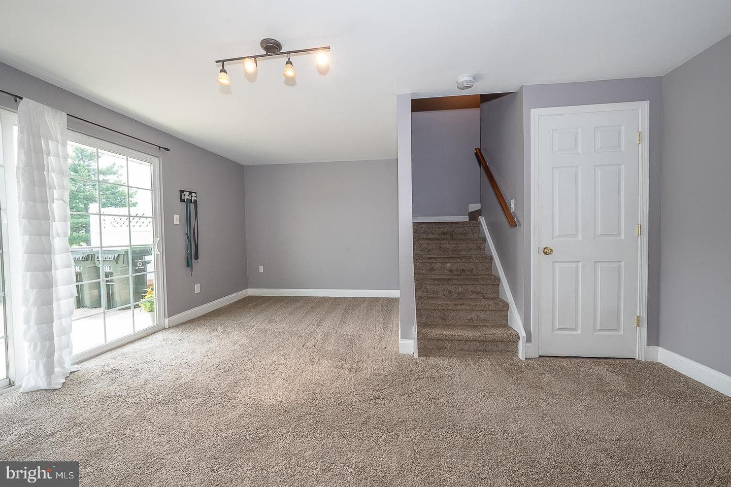 510 Lancaster Court photo 20