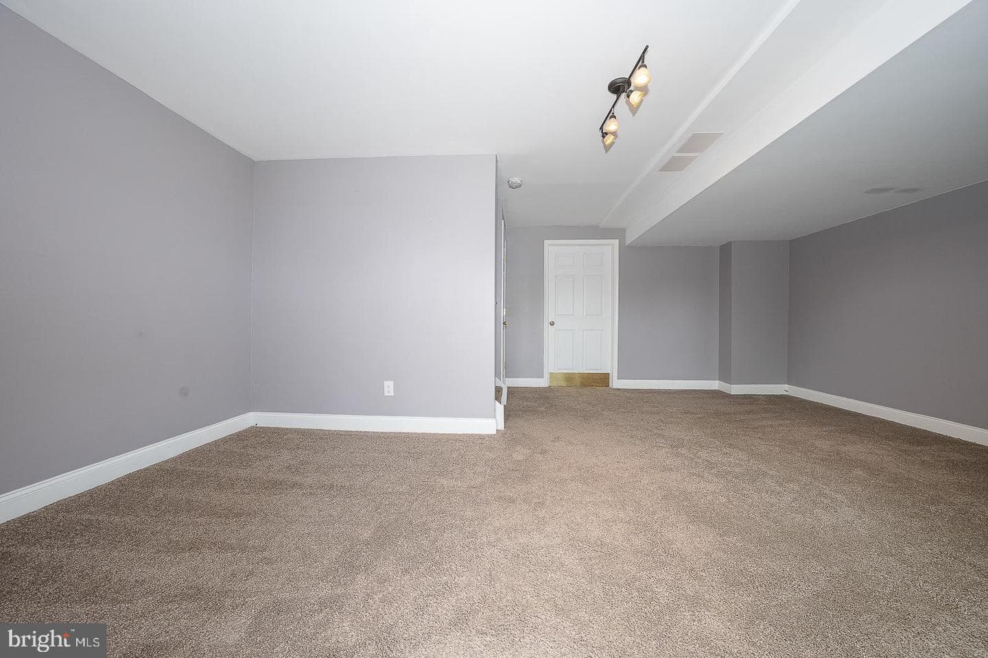 510 Lancaster Court photo 21