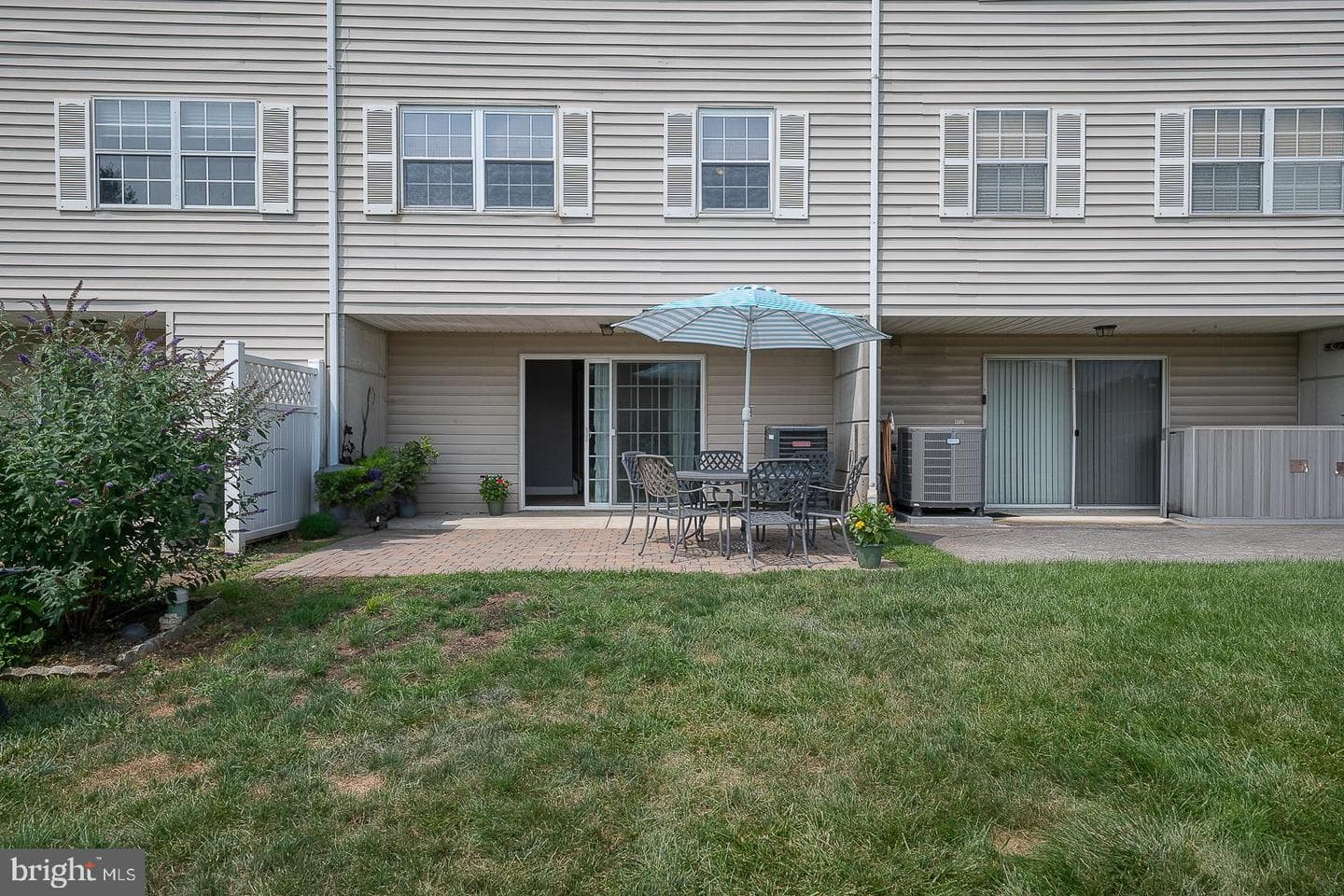 510 Lancaster Court photo 23