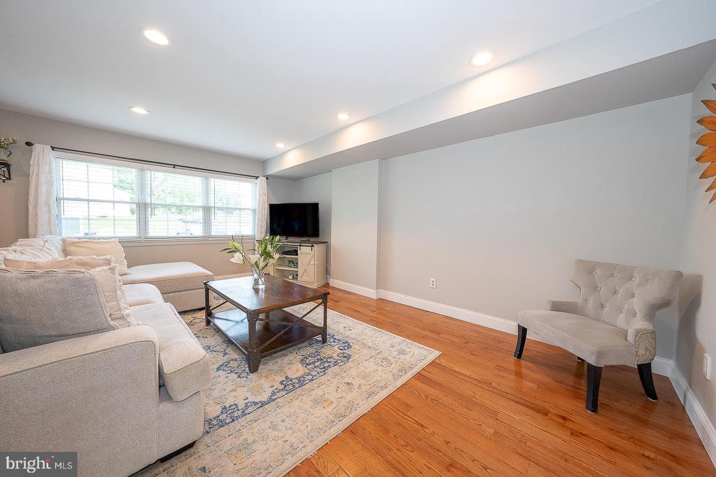 510 Lancaster Court photo 3