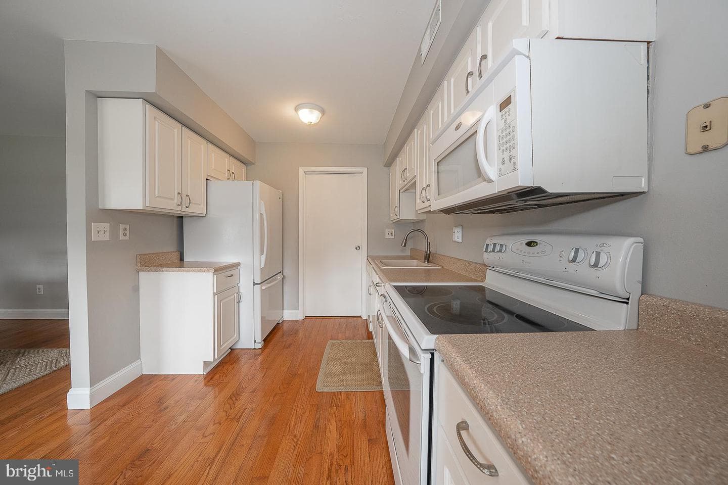 510 Lancaster Court photo 7