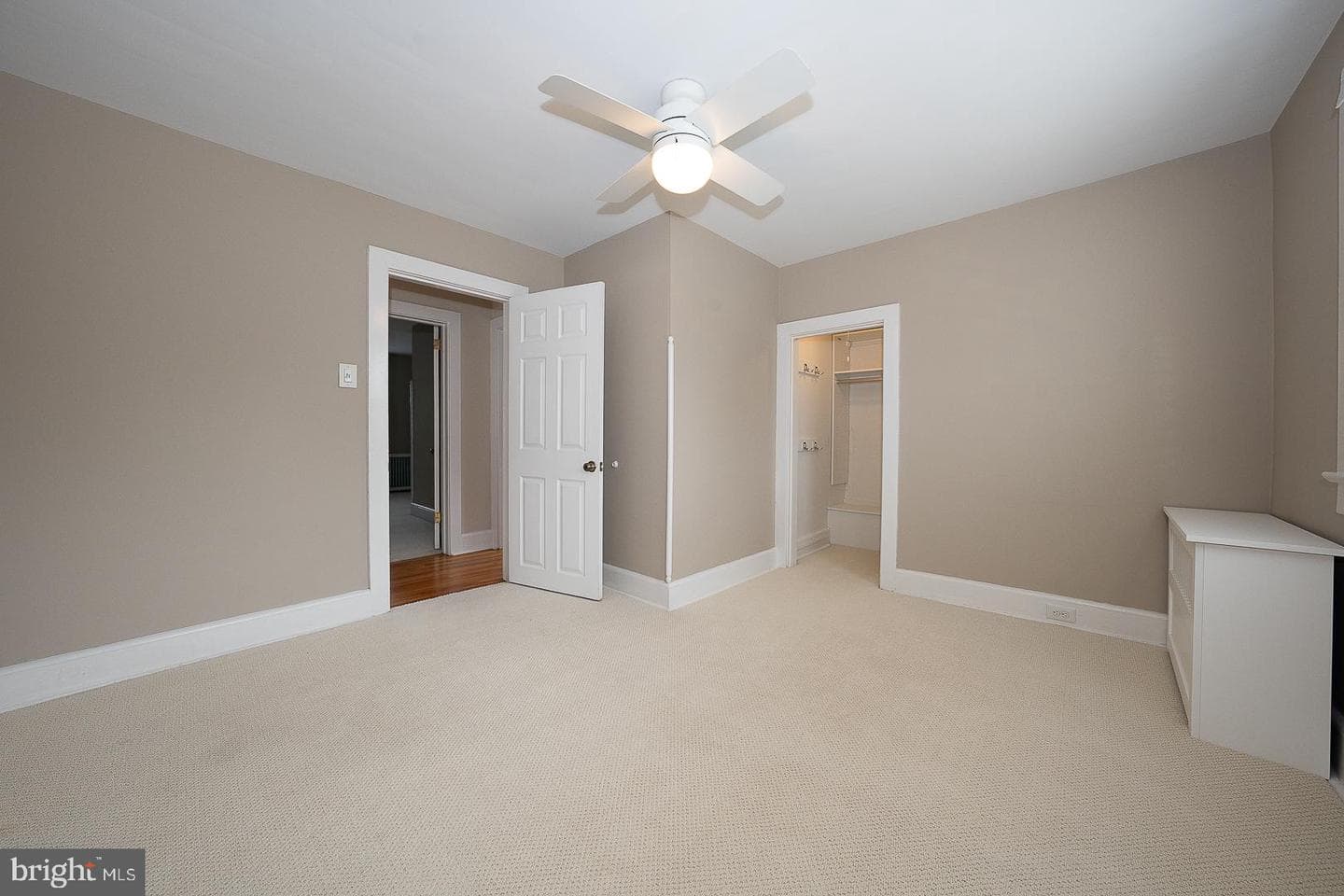 470 E King Street photo 13