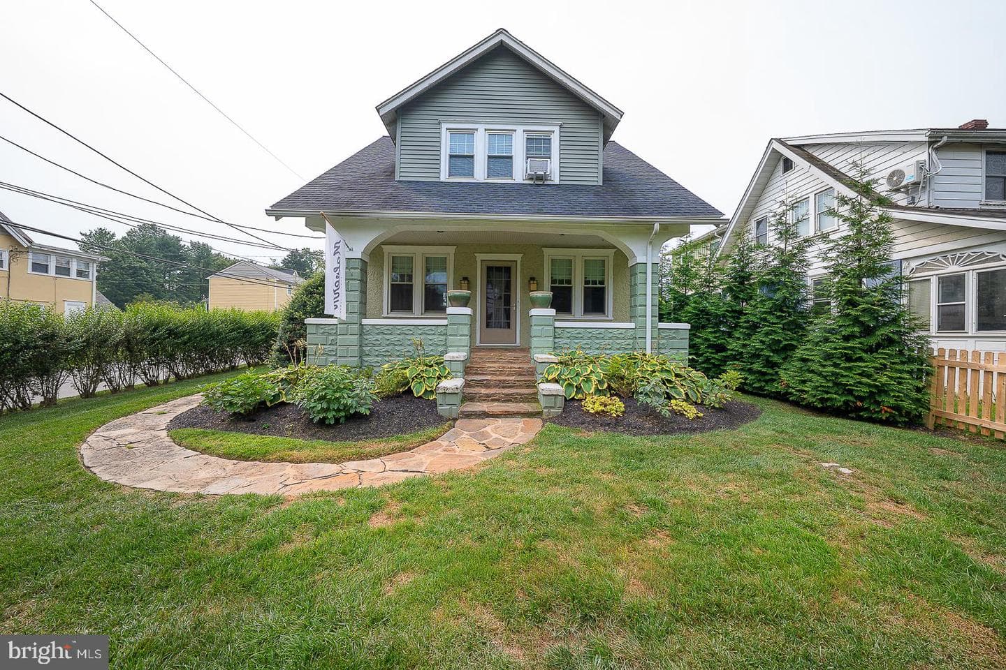 470 E King Street photo 2