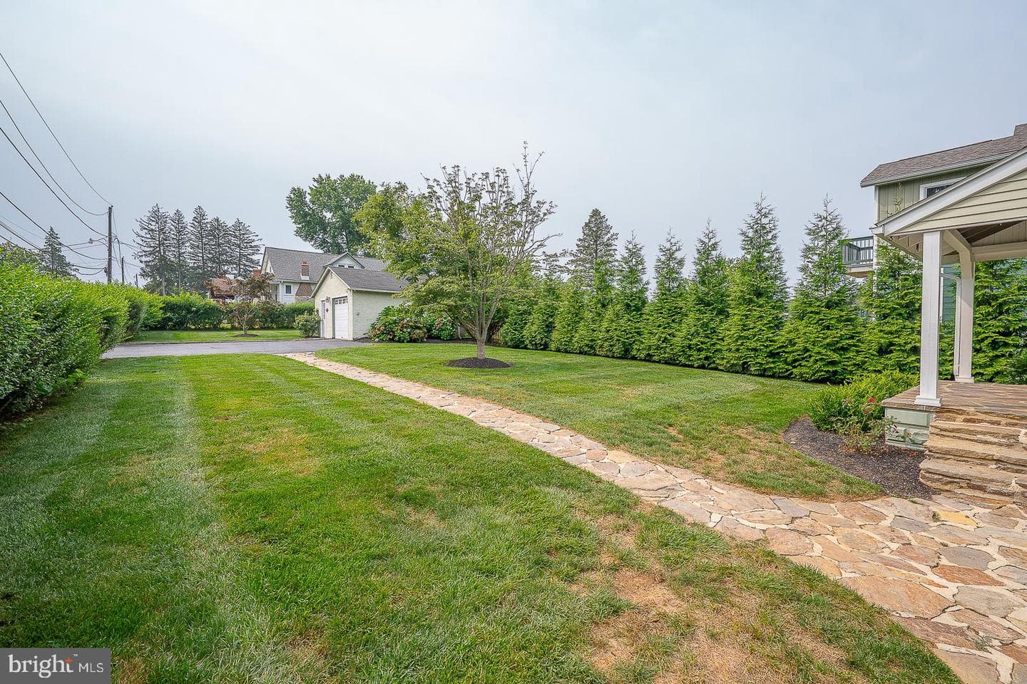 470 E King Street photo 23