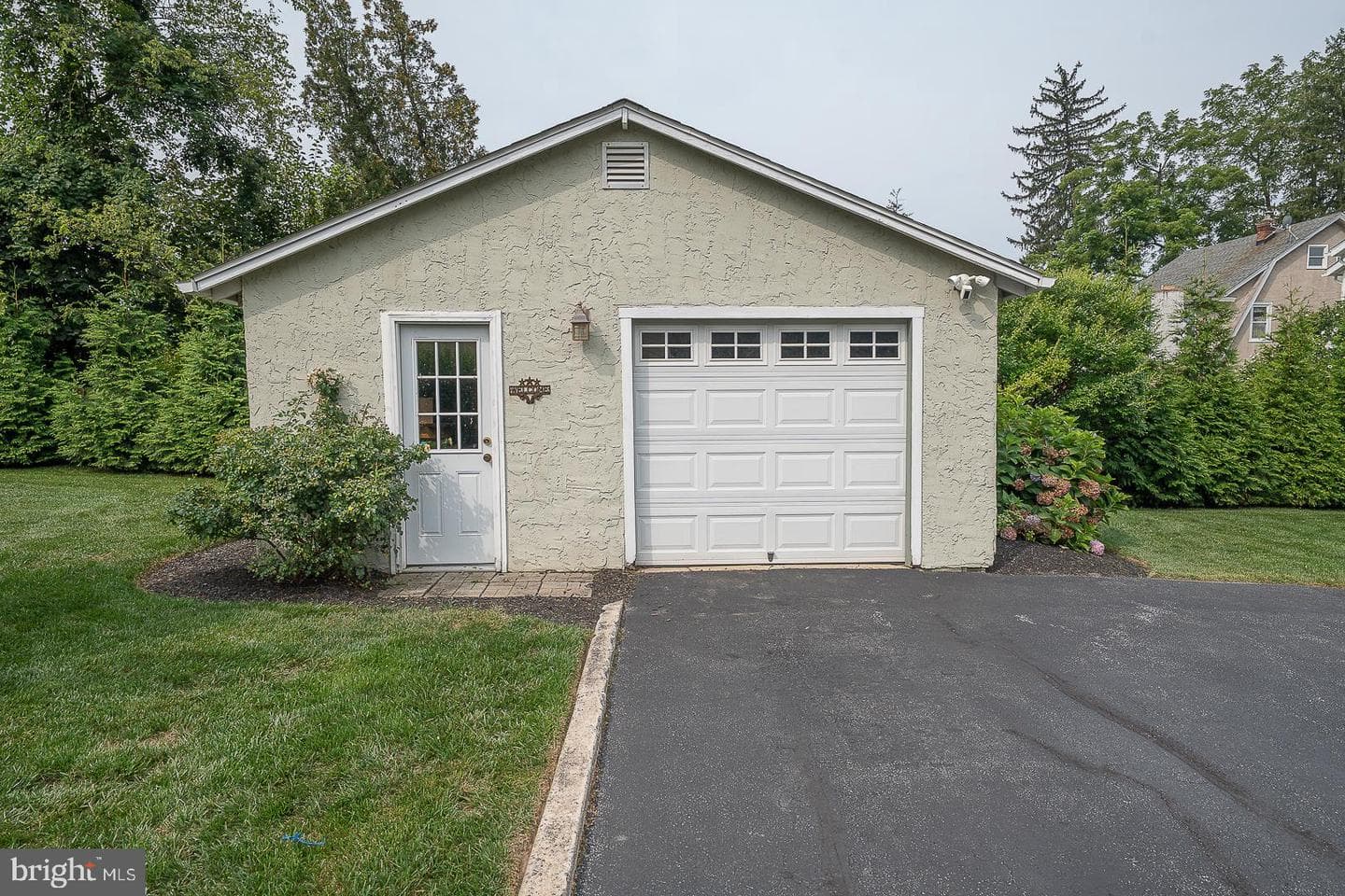 470 E King Street photo 29
