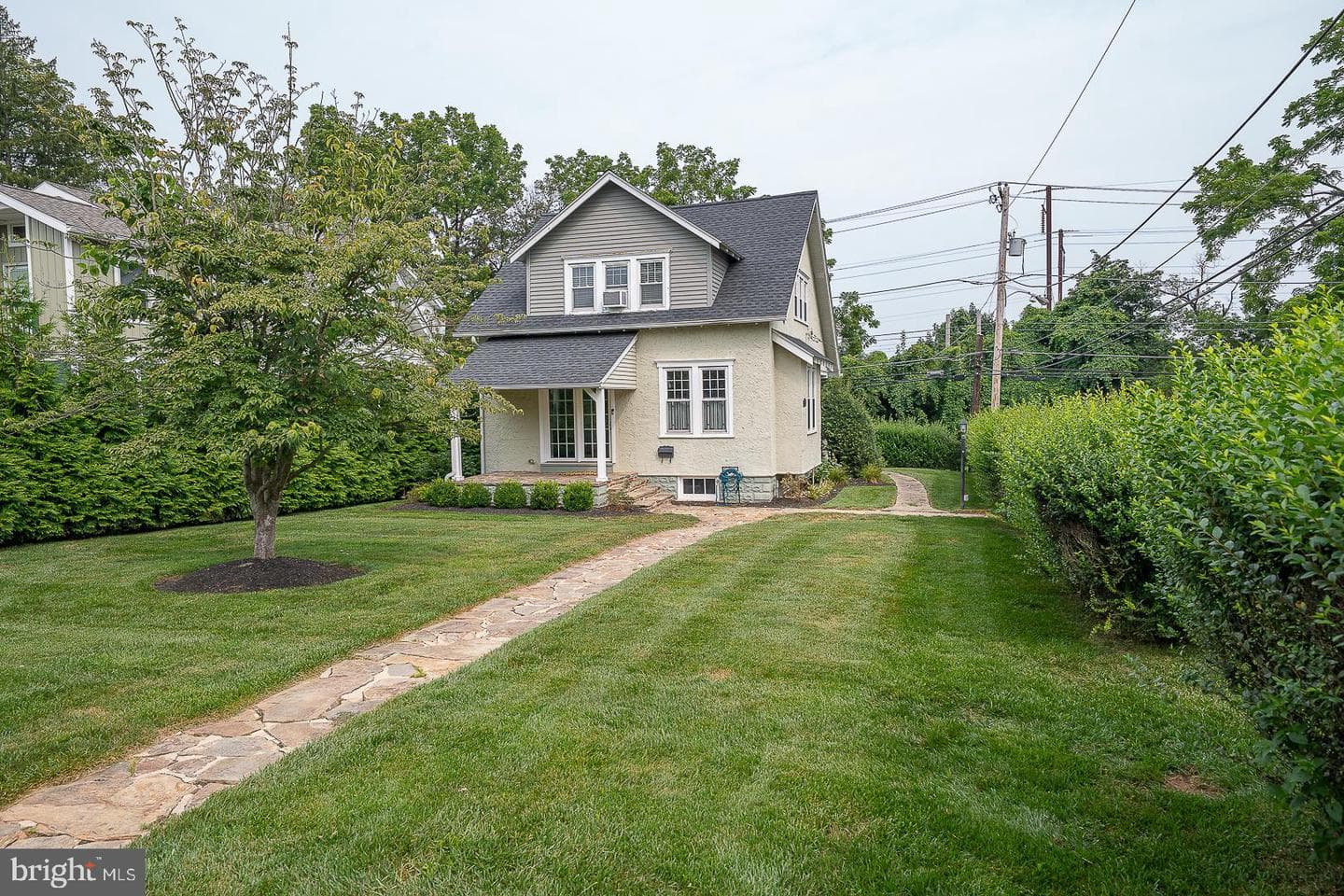 470 E King Street photo 3