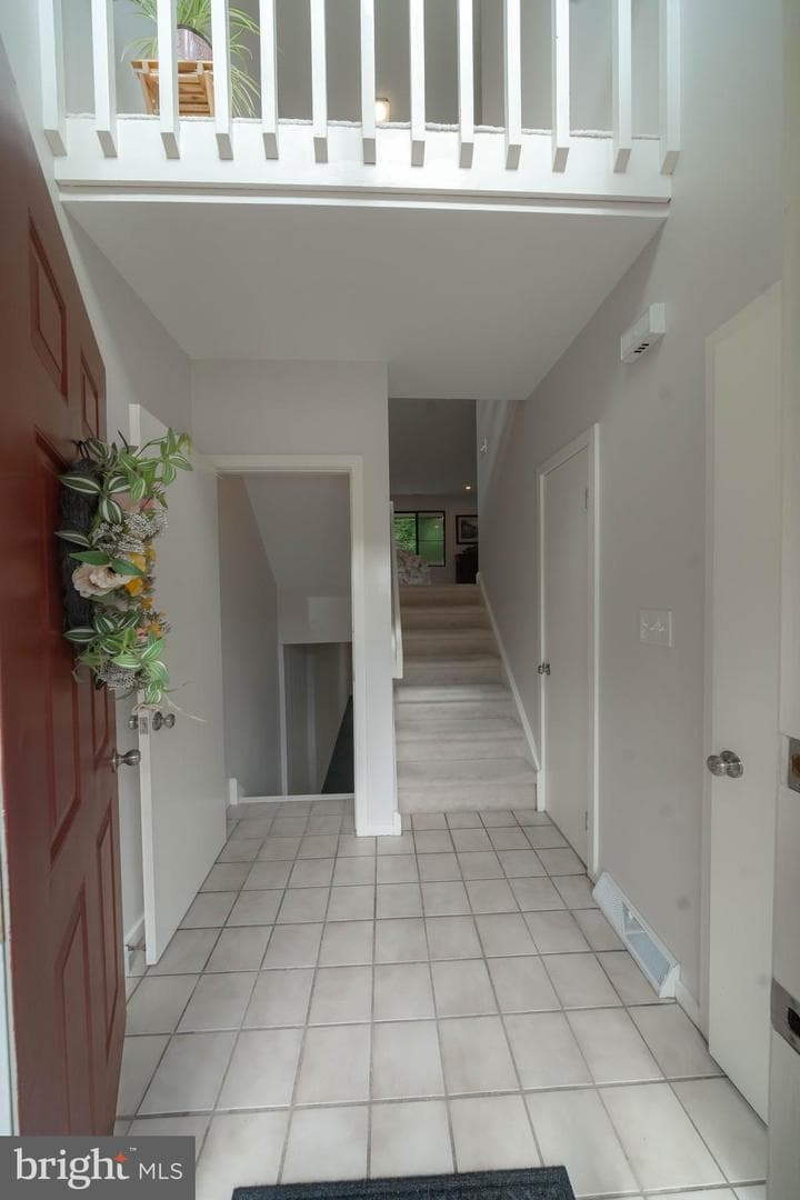 392 Lynetree Drive photo 3