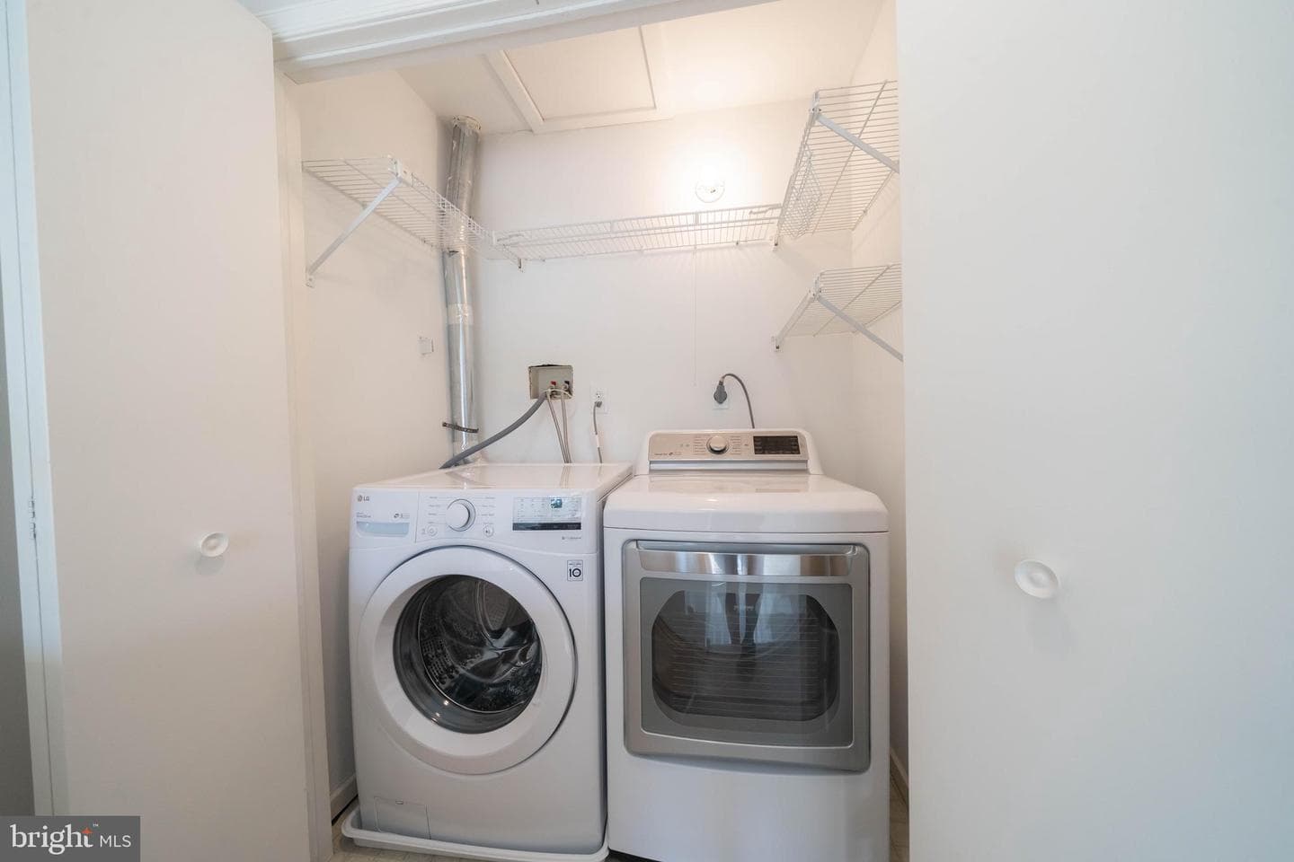 392 Lynetree Drive photo 30
