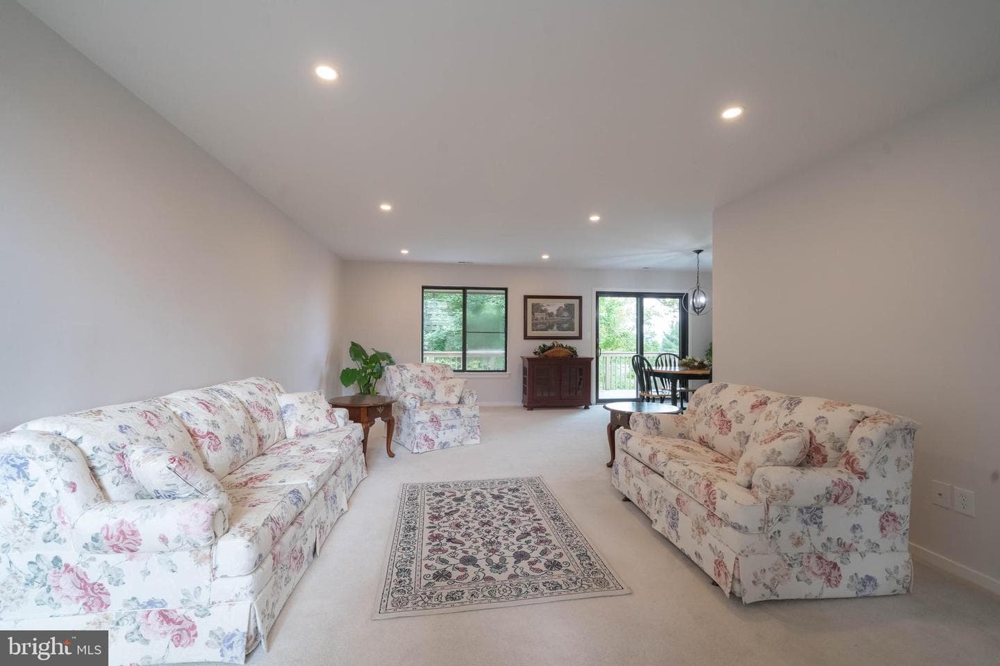 392 Lynetree Drive photo 4