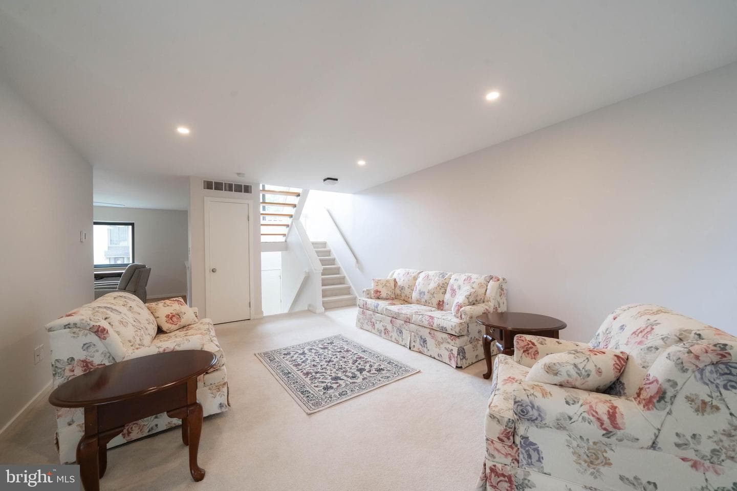 392 Lynetree Drive photo 5