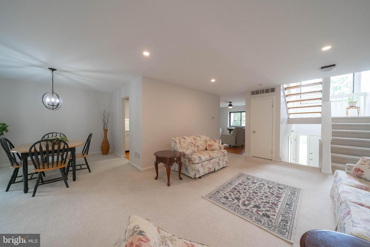 392 Lynetree Drive photo 6