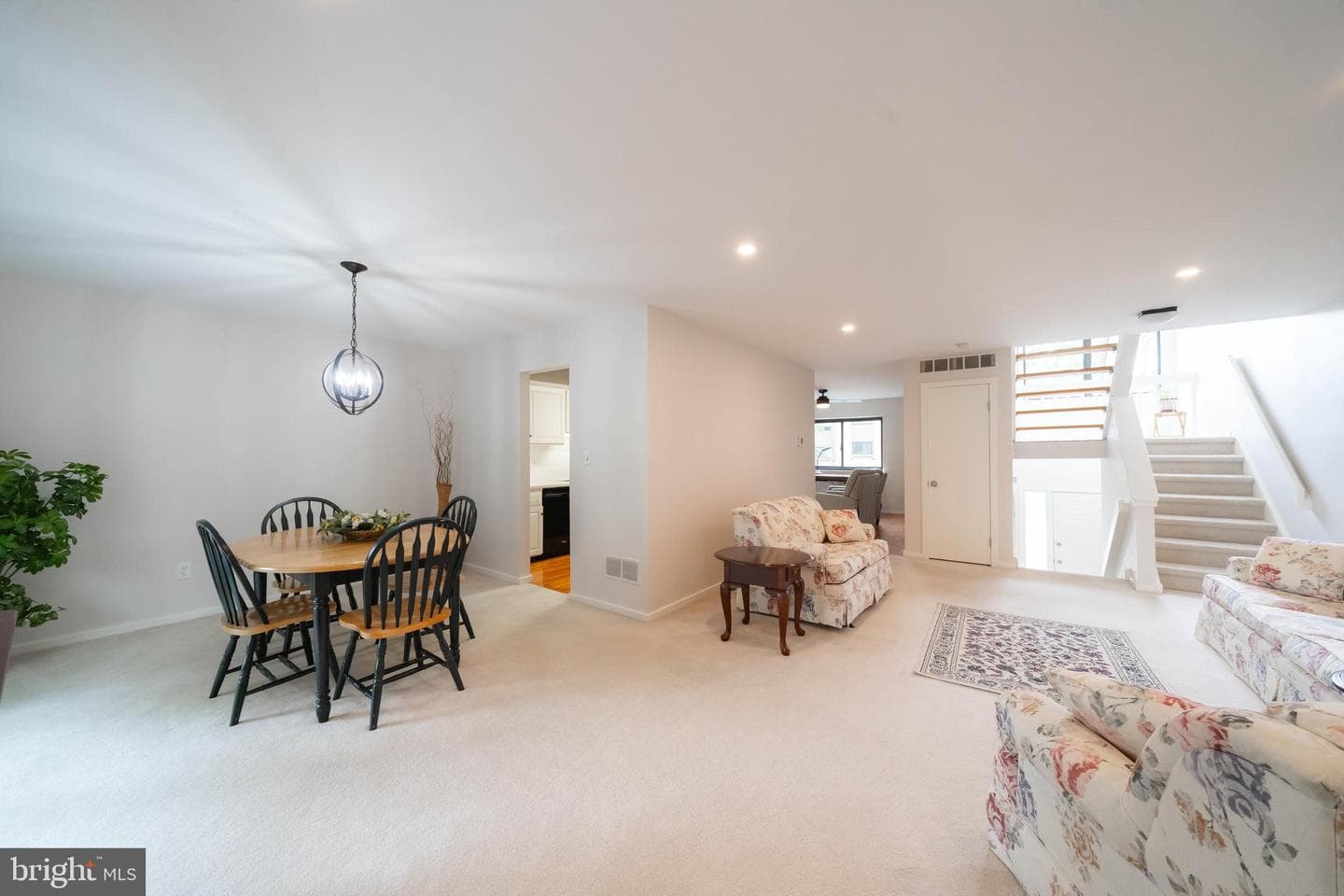 392 Lynetree Drive photo 7